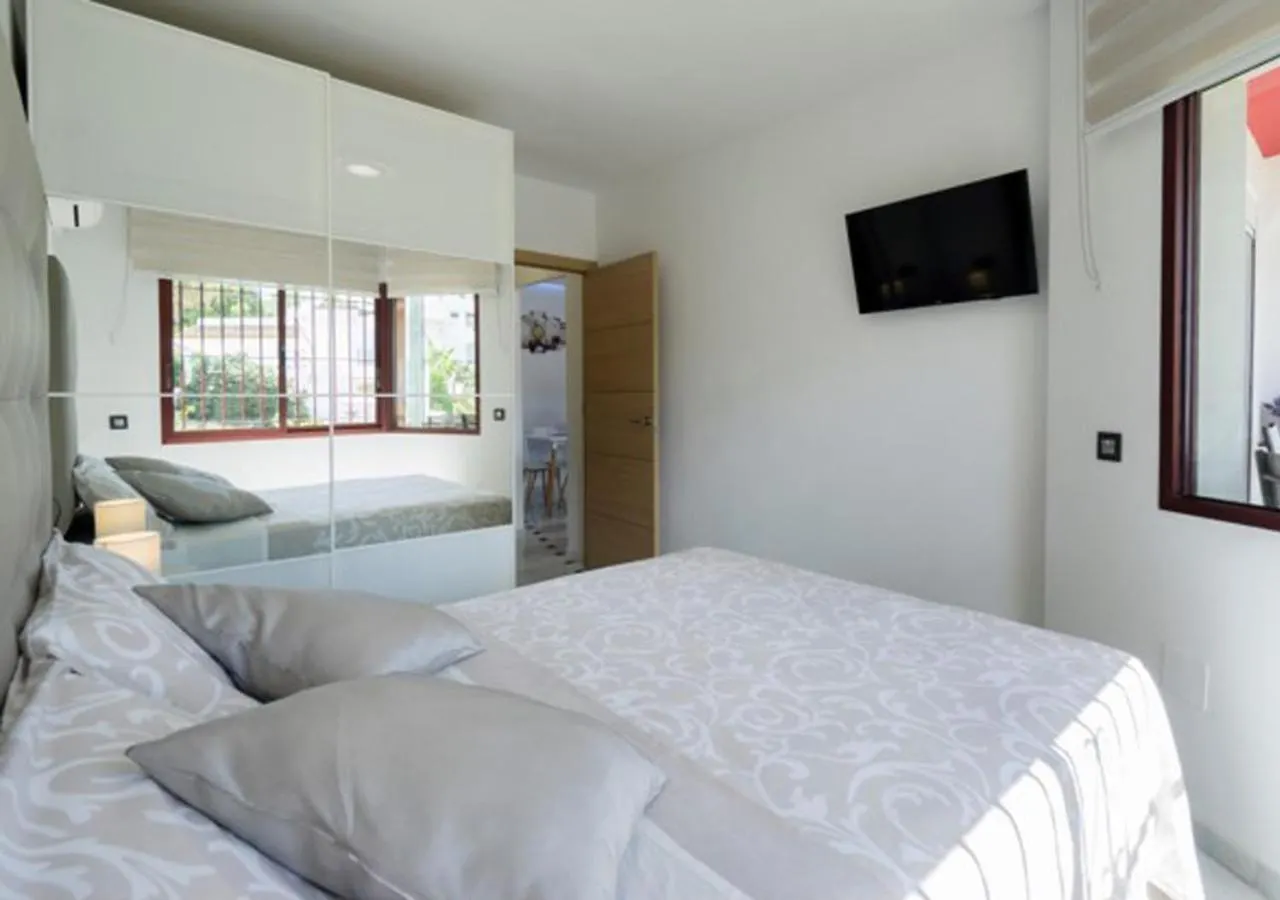 Apartment With Sea View 
