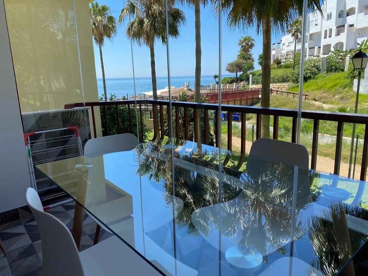 Apartment With Sea View 
