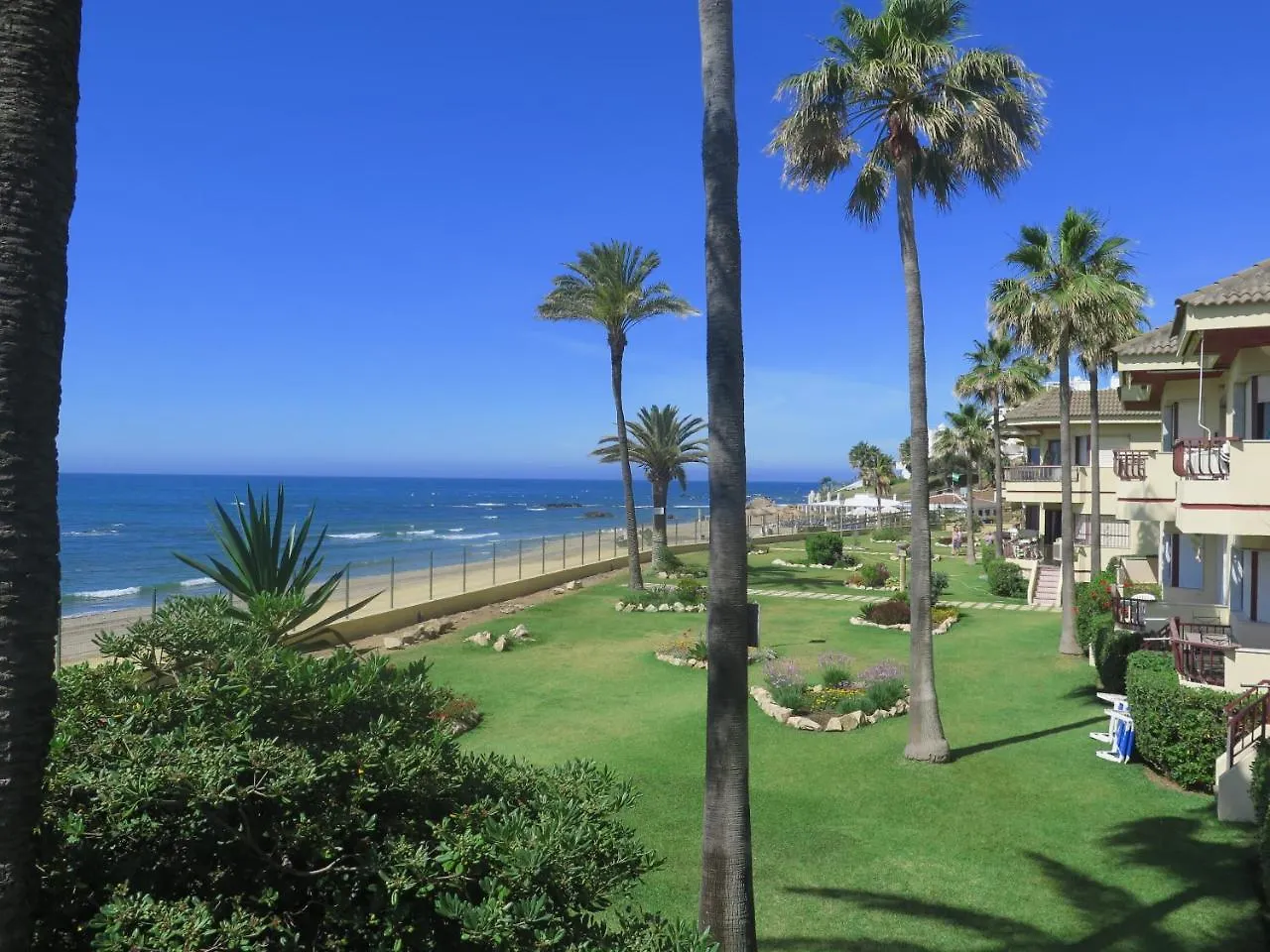 Apartment With Sea View 