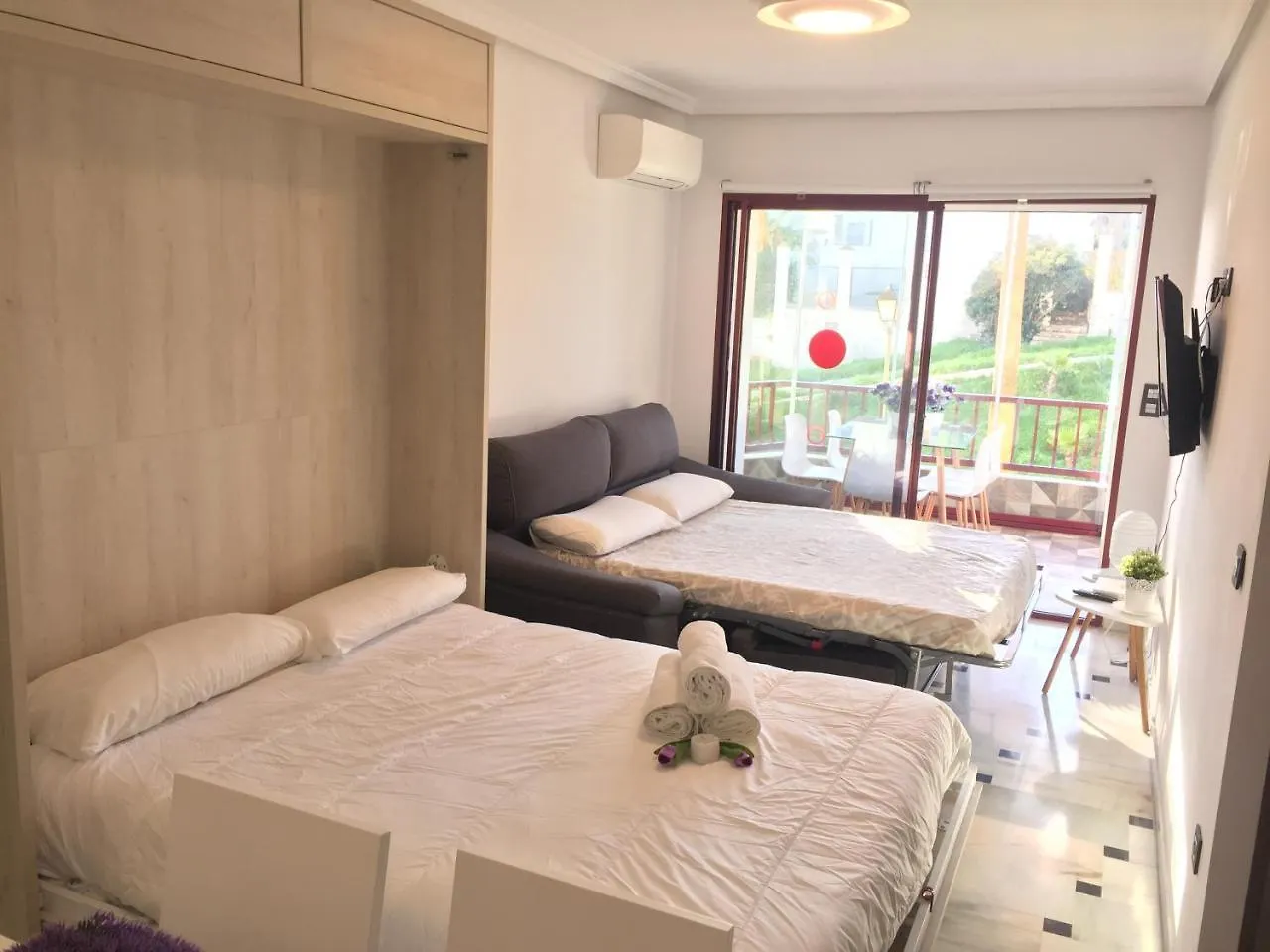 Apartment With Sea View 